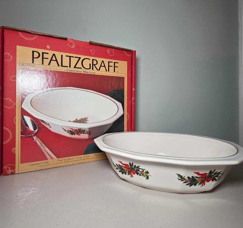 Pfaltzgraff Christmas Heritage Oval Vegetable Bowl 1.5 Qt w/ Box (#2)
